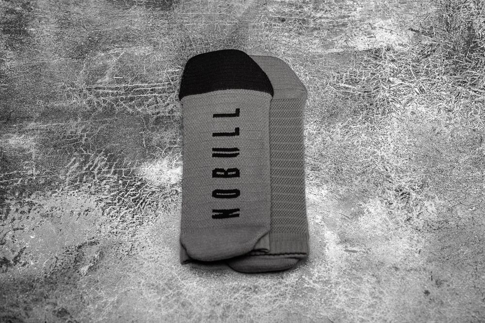 NOBULL Low Socks - Dark Grey Black - Ireland (9150MLFAX)